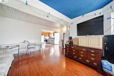A rare and compelling income-producing opportunity in the heart - photo 12
