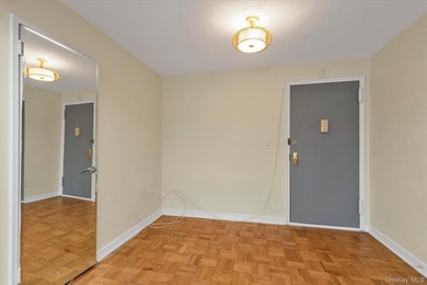 First-floor, bright, spacious studio available at Capitol House! - photo 2