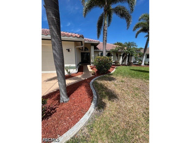 A lovely, well-maintained pool home located in the desirable 8 - photo 3