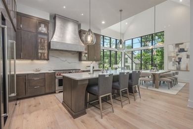 Stunning, virtually new, Transitional-style 24/7 Lake Access - photo 15