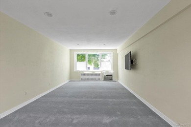First-floor, bright, spacious studio available at Capitol House! - photo 5