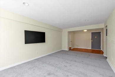 First-floor, bright, spacious studio available at Capitol House! - photo 6