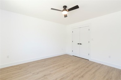 Experience the perfect blend of modern design and lakeside - photo 16
