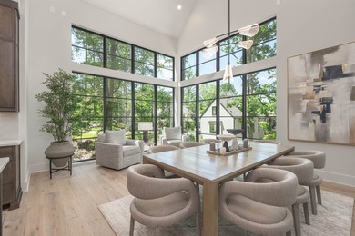 Stunning, virtually new, Transitional-style 24/7 Lake Access - photo 17