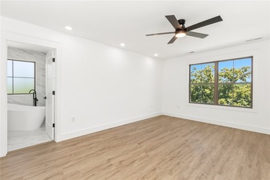 Experience the perfect blend of modern design and lakeside - photo 17
