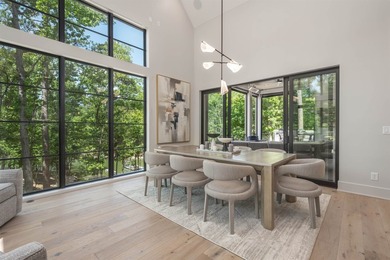 Stunning, virtually new, Transitional-style 24/7 Lake Access - photo 19