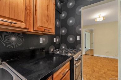 First-floor, bright, spacious studio available at Capitol House! - photo 10