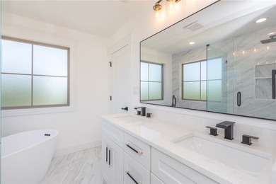 Experience the perfect blend of modern design and lakeside - photo 20