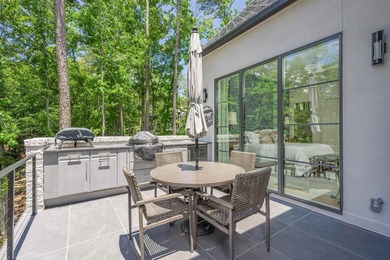 Stunning, virtually new, Transitional-style 24/7 Lake Access - photo 24