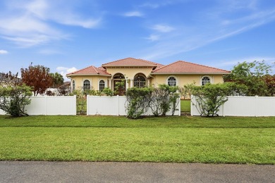 Meticulously cared for by its original owner, this stunning - photo 4