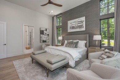Stunning, virtually new, Transitional-style 24/7 Lake Access - photo 26