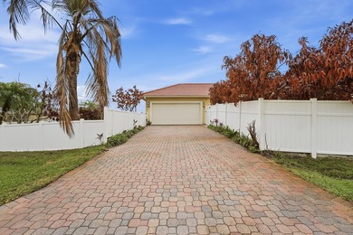 Meticulously cared for by its original owner, this stunning - photo 7