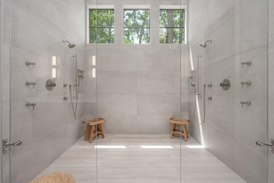 Stunning, virtually new, Transitional-style 24/7 Lake Access - photo 28
