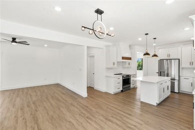 Experience the perfect blend of modern design and lakeside - photo 30