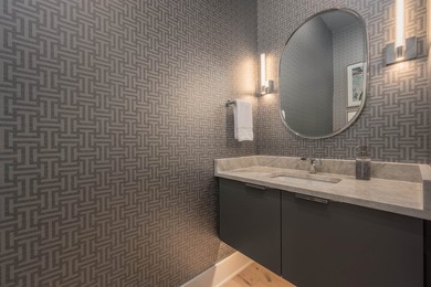 Stunning, virtually new, Transitional-style 24/7 Lake Access - photo 33