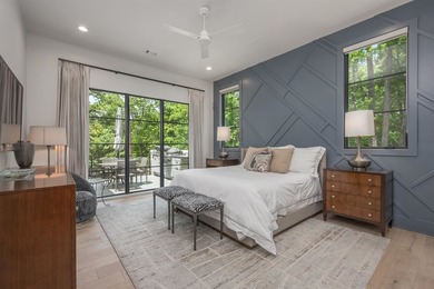 Stunning, virtually new, Transitional-style 24/7 Lake Access - photo 34
