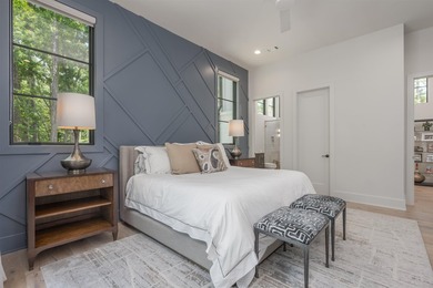 Stunning, virtually new, Transitional-style 24/7 Lake Access - photo 35