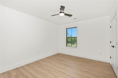 Experience the perfect blend of modern design and lakeside - photo 37