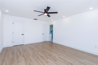 Experience the perfect blend of modern design and lakeside - photo 38