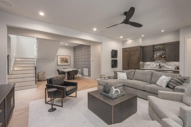 Stunning, virtually new, Transitional-style 24/7 Lake Access - photo 39