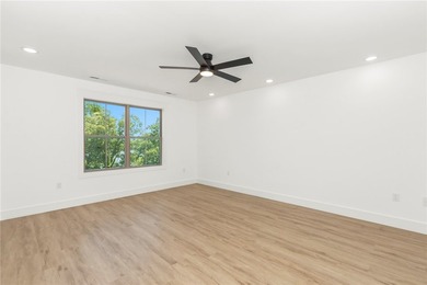Experience the perfect blend of modern design and lakeside - photo 39