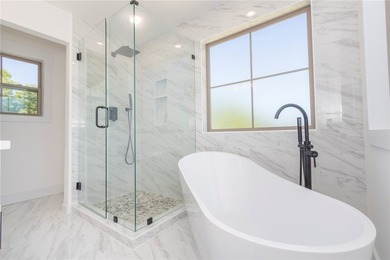 Experience the perfect blend of modern design and lakeside - photo 40