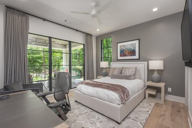 Stunning, virtually new, Transitional-style 24/7 Lake Access - photo 44