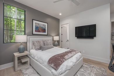 Stunning, virtually new, Transitional-style 24/7 Lake Access - photo 45