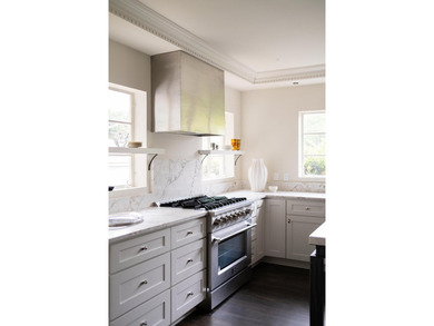 This Wagener Terrace residence offers luxury living in one of - photo 4