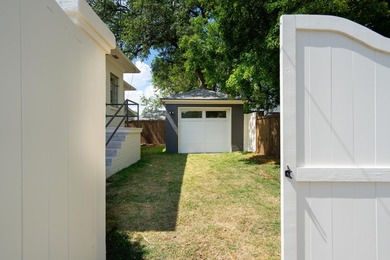 This Wagener Terrace residence offers luxury living in one of - photo 8