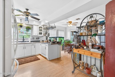 Welcome to this sought-after Castle Harbor model nestled within - photo 9