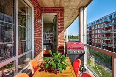Lake Home For Sale in Montréal (Le Sud-Ouest),