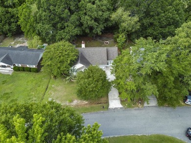 Beautiful 3 bedroom/2 bath home located in the quiet - photo 3