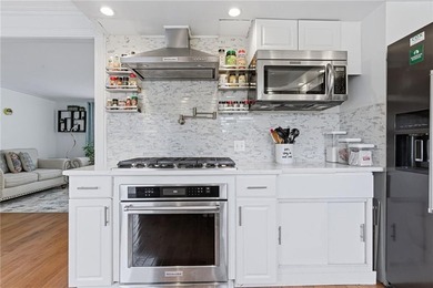 Stunning and meticulously maintained raised ranch in Warwick - photo 3