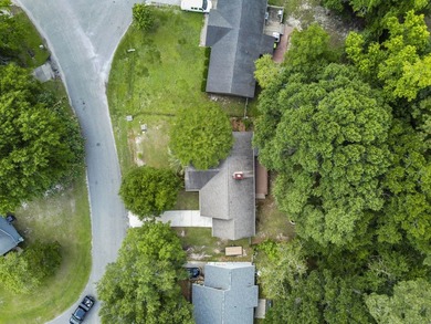 Beautiful 3 bedroom/2 bath home located in the quiet - photo 4