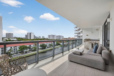 Experience luxury living in the heart of Aventura! This - photo 1