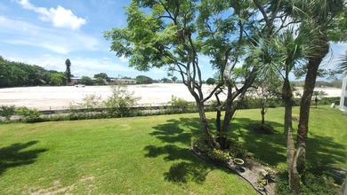 Welcome to the paradise of South Florida, resort-style social - photo 23