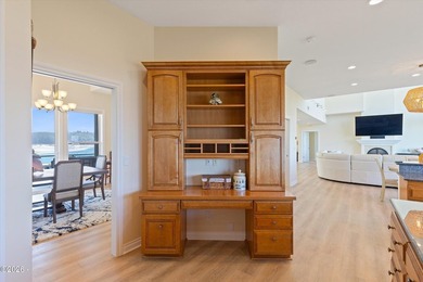 Perched at the edge of the Pacific within the exclusive gated - photo 24