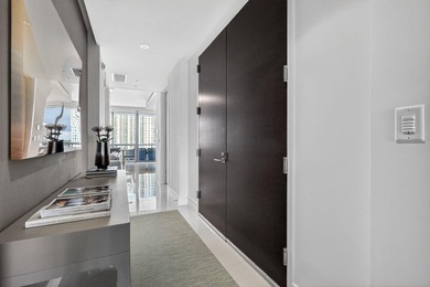Experience luxury living in the heart of Aventura! This - photo 4