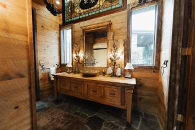 Experience unparalleled luxury at this breathtaking estate - photo 25