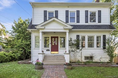 Prime Bayside location meets timeless Colonial charm. Nestled on - photo 1