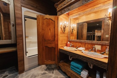Experience unparalleled luxury at this breathtaking estate - photo 55