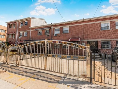 Beautifully maintained brick single-family home located in the - photo 1