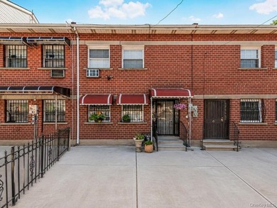 Beautifully maintained brick single-family home located in the - photo 2