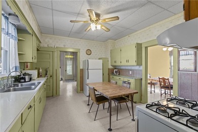 Discover the timeless charm of this beautiful country home - photo 15