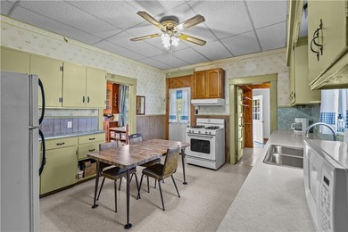 Discover the timeless charm of this beautiful country home - photo 16