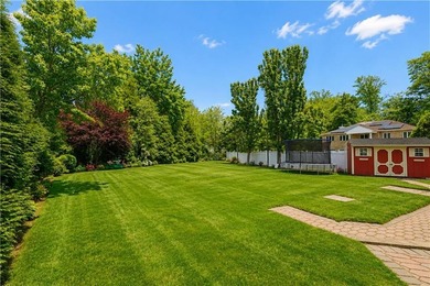 Welcome to 9 Prague Court, an extraordinary custom residence - photo 37