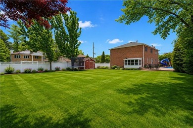Welcome to 9 Prague Court, an extraordinary custom residence - photo 38