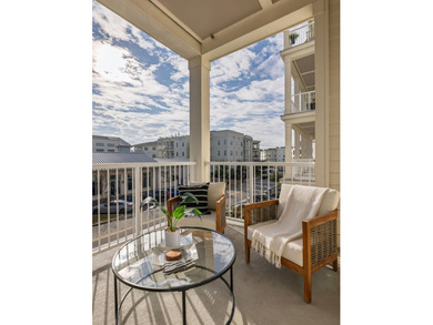 Welcome to this sun-filled two bedroom, two-and-a-half bath - photo 4