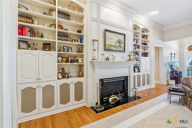 Glamorous home custom built in an exclusive neighborhood! - photo 7